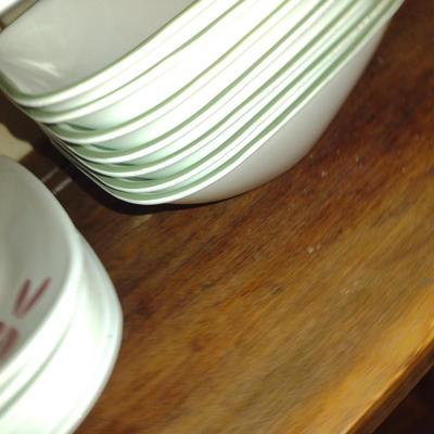Corelle 'Pretty Pink' Dinnerware- 32 Pieces