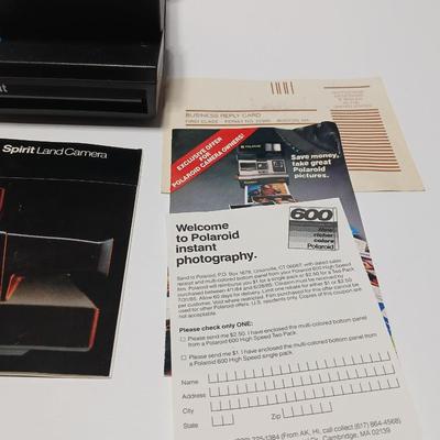 Vintage Polaroid 600 instant camera with accessories - Film - Flash cubes and instruction books