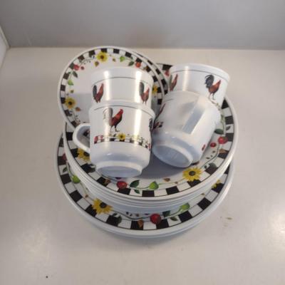 Rooster Design Plastic Dinnerware- 20 Pieces