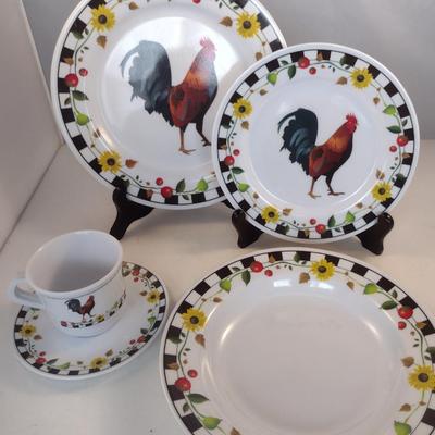 Rooster Design Plastic Dinnerware- 20 Pieces