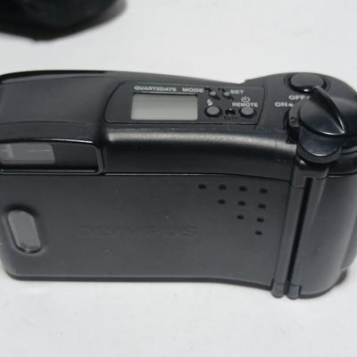 Olympus superzoom 760 camera with case and instructions