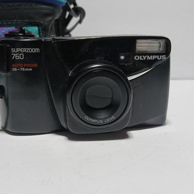 Olympus superzoom 760 camera with case and instructions