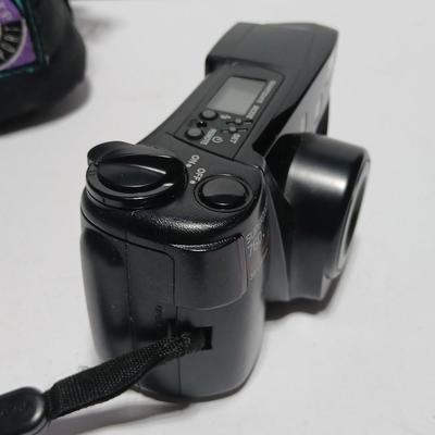 Olympus superzoom 760 camera with case and instructions