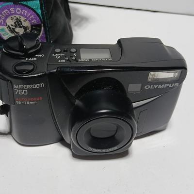 Olympus superzoom 760 camera with case and instructions