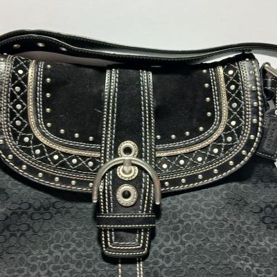Beautiful COACH Soho Signature Black Crossbody Shoulder Bag Purse