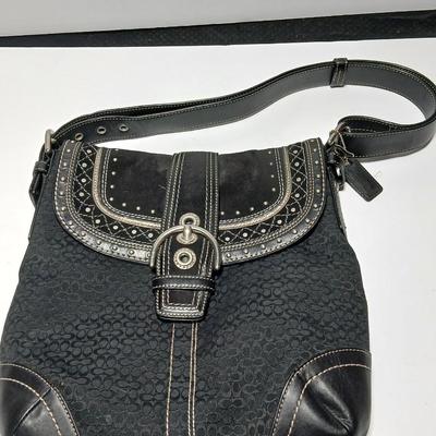 Beautiful COACH Soho Signature Black Crossbody Shoulder Bag Purse