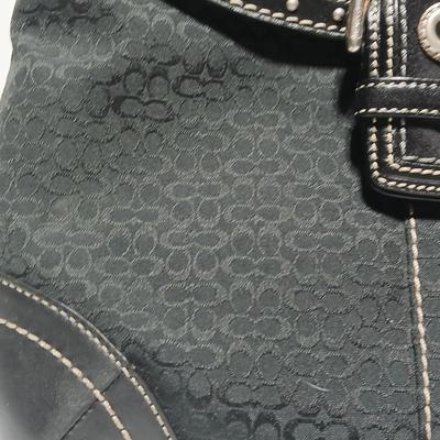 Beautiful COACH Soho Signature Black Crossbody Shoulder Bag Purse