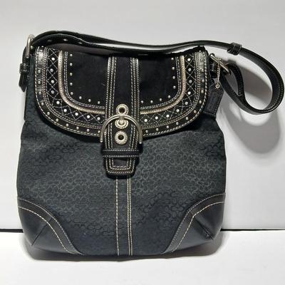 Beautiful COACH Soho Signature Black Crossbody Shoulder Bag Purse