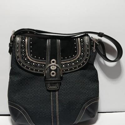 Beautiful COACH Soho Signature Black Crossbody Shoulder Bag Purse