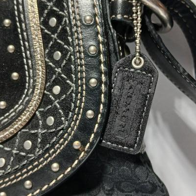 Beautiful COACH Soho Signature Black Crossbody Shoulder Bag Purse