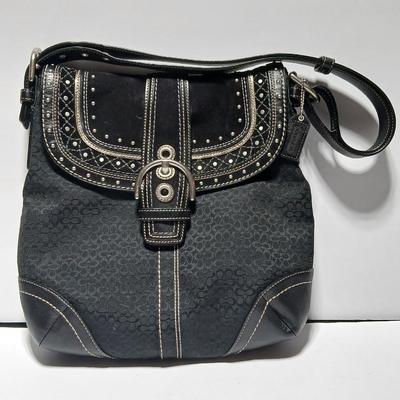Beautiful COACH Soho Signature Black Crossbody Shoulder Bag Purse