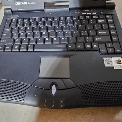 Three vintage laptops for parts or repair - Unknown / unworking condition with power cords