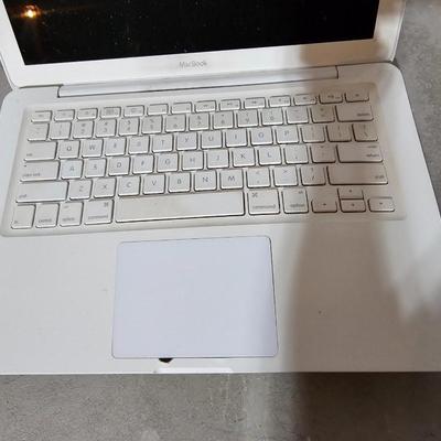 Three vintage laptops for parts or repair - Unknown / unworking condition with power cords