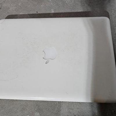 Three vintage laptops for parts or repair - Unknown / unworking condition with power cords