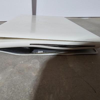 Three vintage laptops for parts or repair - Unknown / unworking condition with power cords