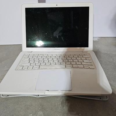 Three vintage laptops for parts or repair - Unknown / unworking condition with power cords