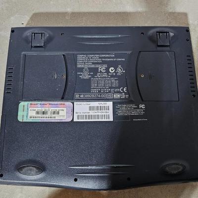 Three vintage laptops for parts or repair - Unknown / unworking condition with power cords