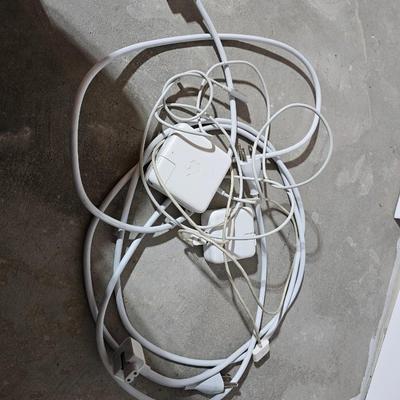 Three vintage laptops for parts or repair - Unknown / unworking condition with power cords