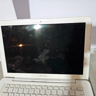 Three vintage laptops for parts or repair - Unknown / unworking condition with power cords