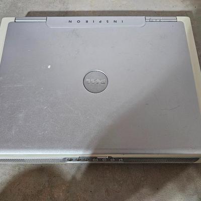 Three vintage laptops for parts or repair - Unknown / unworking condition with power cords