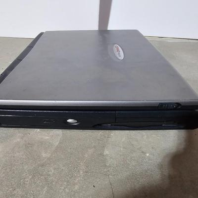 Three vintage laptops for parts or repair - Unknown / unworking condition with power cords