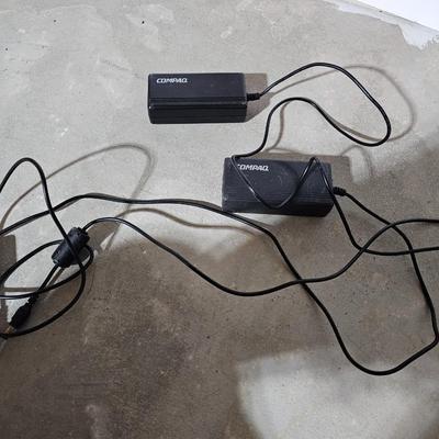 Three vintage laptops for parts or repair - Unknown / unworking condition with power cords