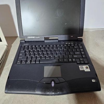 Three vintage laptops for parts or repair - Unknown / unworking condition with power cords