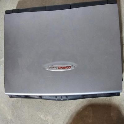 Three vintage laptops for parts or repair - Unknown / unworking condition with power cords