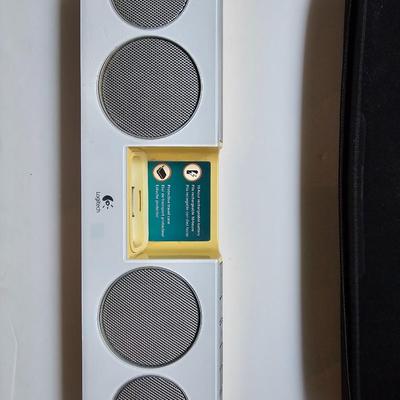 Logitech external speaker and charger Pure-Fi Anywhere with remote control and storage bag