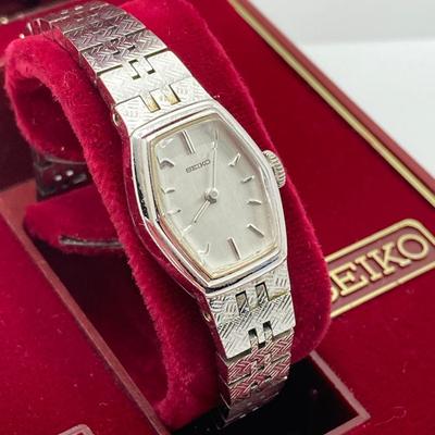 LOT 314: Vintage Watches - Seiko and Benrus Swiss Bracelet