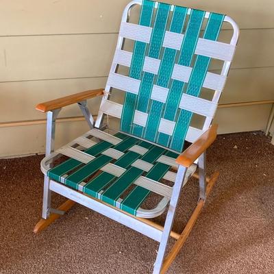 LOT 601-224: Pair of Classic Webbed Folding Lawn Chairs