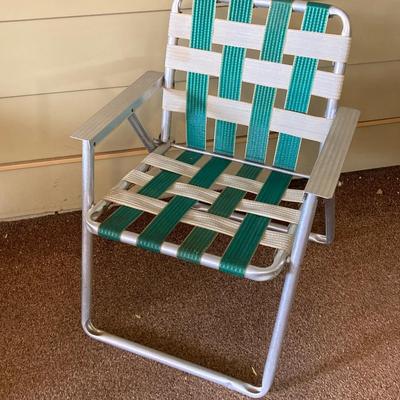 LOT 601-224: Pair of Classic Webbed Folding Lawn Chairs