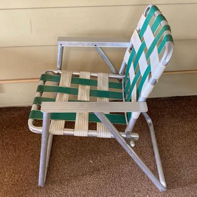 LOT 601-224: Pair of Classic Webbed Folding Lawn Chairs