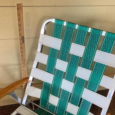 LOT 601-224: Pair of Classic Webbed Folding Lawn Chairs