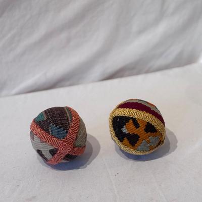 Kilim Style Door Mat and Temari Balls (LR-DZ)