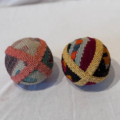 Kilim Style Door Mat and Temari Balls (LR-DZ)