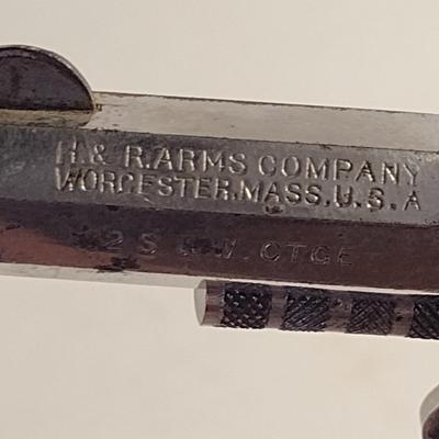 H. & R. .32 S&W CTGE Double Action Revolver Stub Nose
