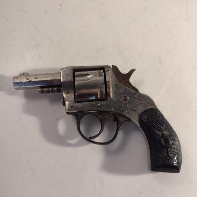 H. & R. .32 S&W CTGE Double Action Revolver Stub Nose