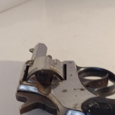 H. & R. .32 S&W CTGE Double Action Revolver Stub Nose