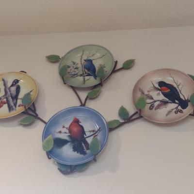 Bird Design Plates with Metal Wall Rack