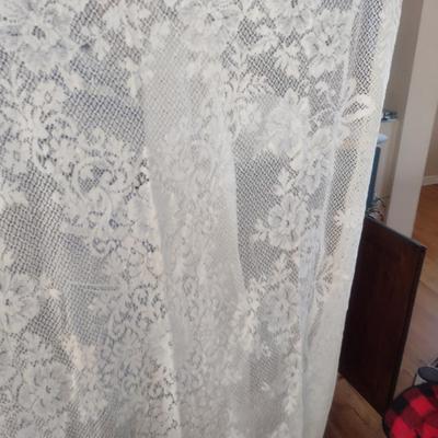 Collection of Table Linens- Covers, Cloths, Lace, Runners, Placemats