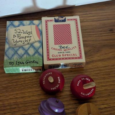 Vintage Poker Chips Top Cards Puzzles Nodder