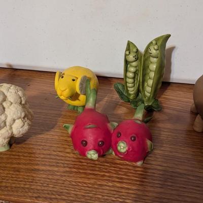 11 Pieces Of Home Grown Enesco Vegetables