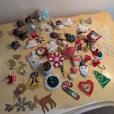 Holiday Christmas Decorations Lot 3