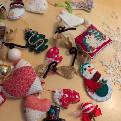 Holiday Christmas Decorations Lot 3