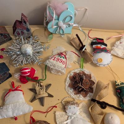 Holiday Christmas Decorations Lot 3