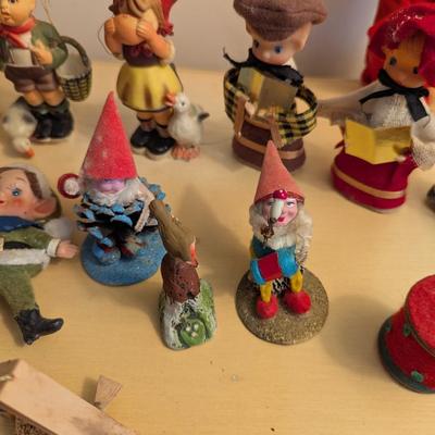 Holiday Christmas Decorations Lot 2