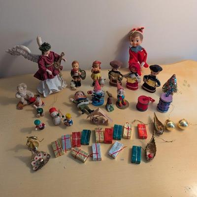 Holiday Christmas Decorations Lot 2