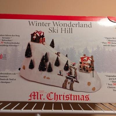 Mr. Christmas Winter Wonderland Ski Hill