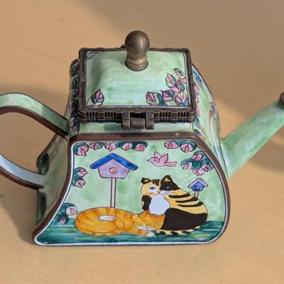 Kelvin Chen Enamel Miniature Teapot No. 800 & Lowell Herrero Cat Plate Tabby Under Umbrella 7 1/2" 1991 Vandor